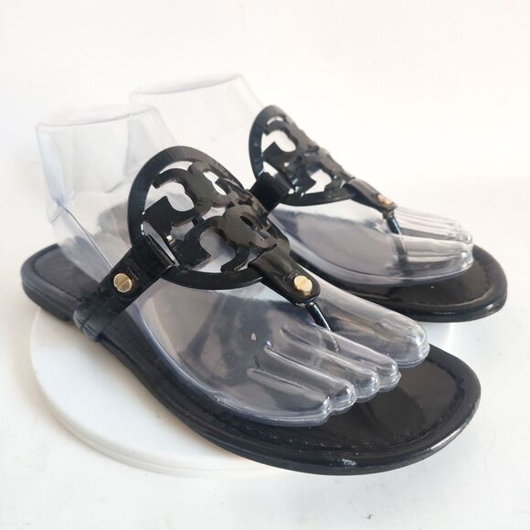 Tory Burch Sandals Size 8.5 Miller Logo Black Patent Leather Flat Thong Preppy - Picture 2 of 12